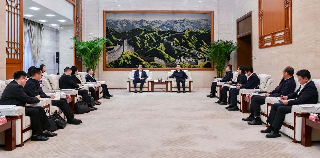 4，26會(huì)見(jiàn) df8a9bca2a5d96592a22791dc1068a2.jpg