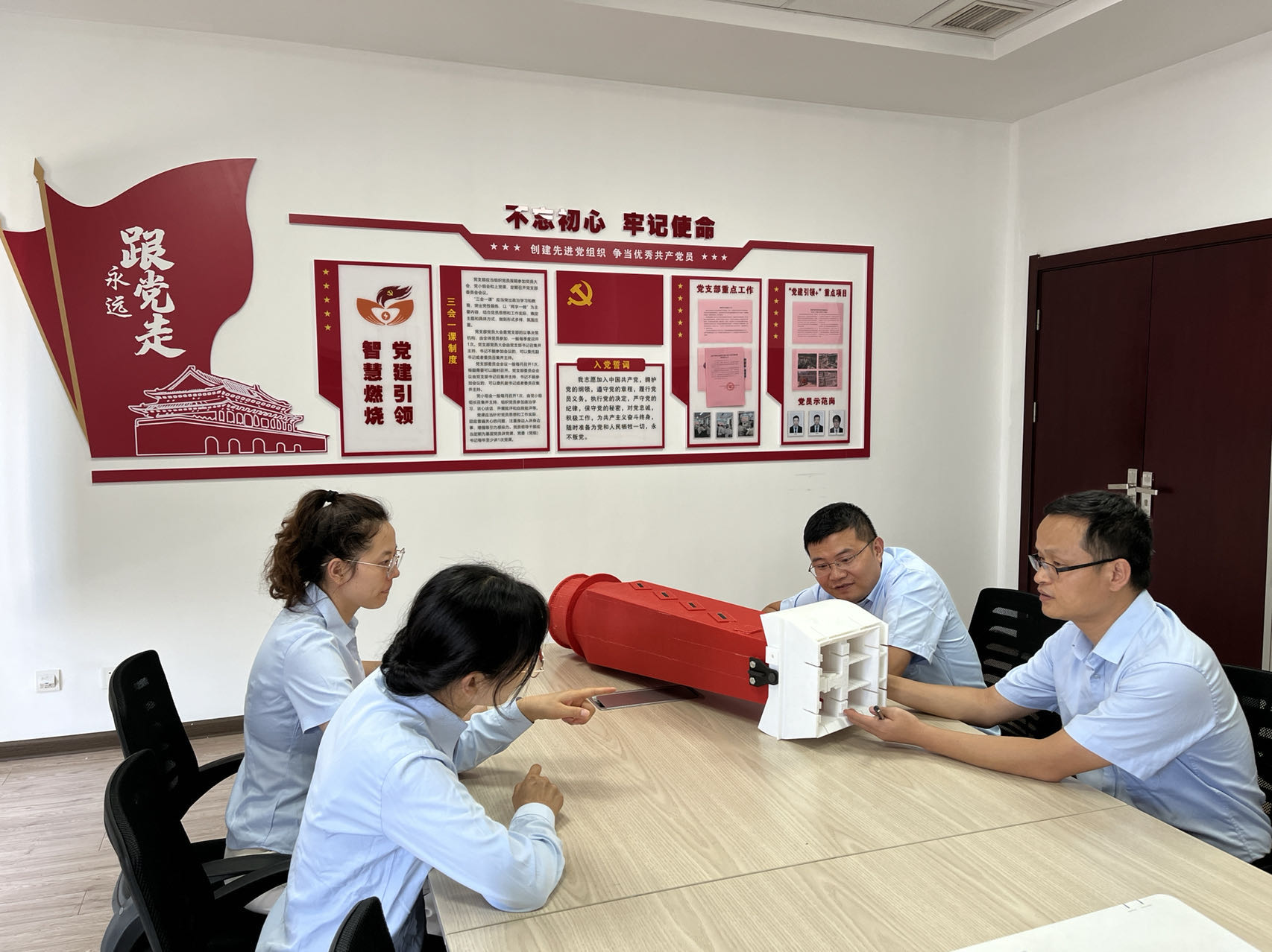 1699863289125034182.jpg 羅雪嬌鍋爐技術(shù)創(chuàng)新工作室-2.jpg